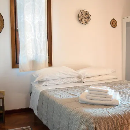 Stanze Con Bagno E Terrazza Privati, A 100mt 招待所 *