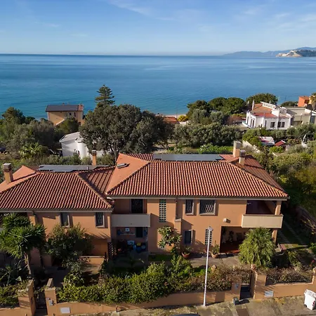 Stanze Con Bagno E Terrazza Privati, A 100mt Su Forti